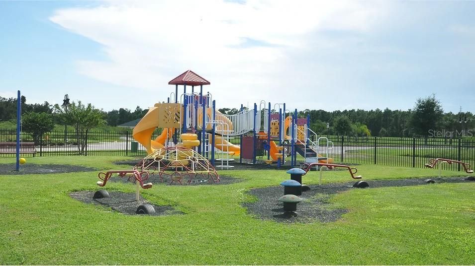 For Sale: $400,000 (4 beds, 3 baths, 2006 Square Feet)