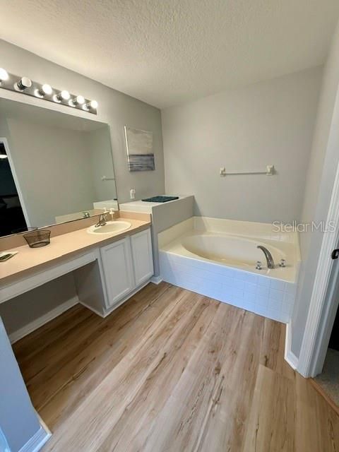 En Venta: $339,000 (3 camas, 2 baños, 2013 Pies cuadrados)