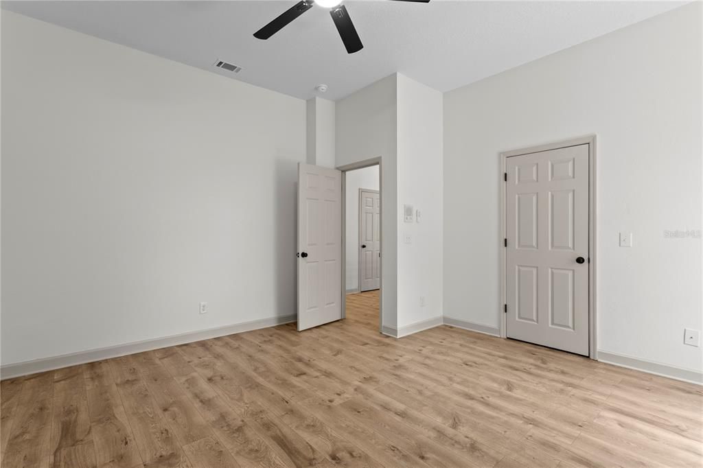 For Sale: $899,000 (4 beds, 3 baths, 4101 Square Feet)