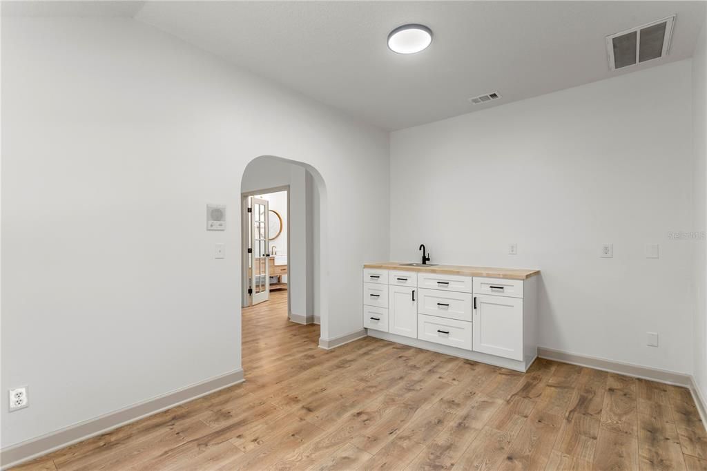 For Sale: $899,000 (4 beds, 3 baths, 4101 Square Feet)