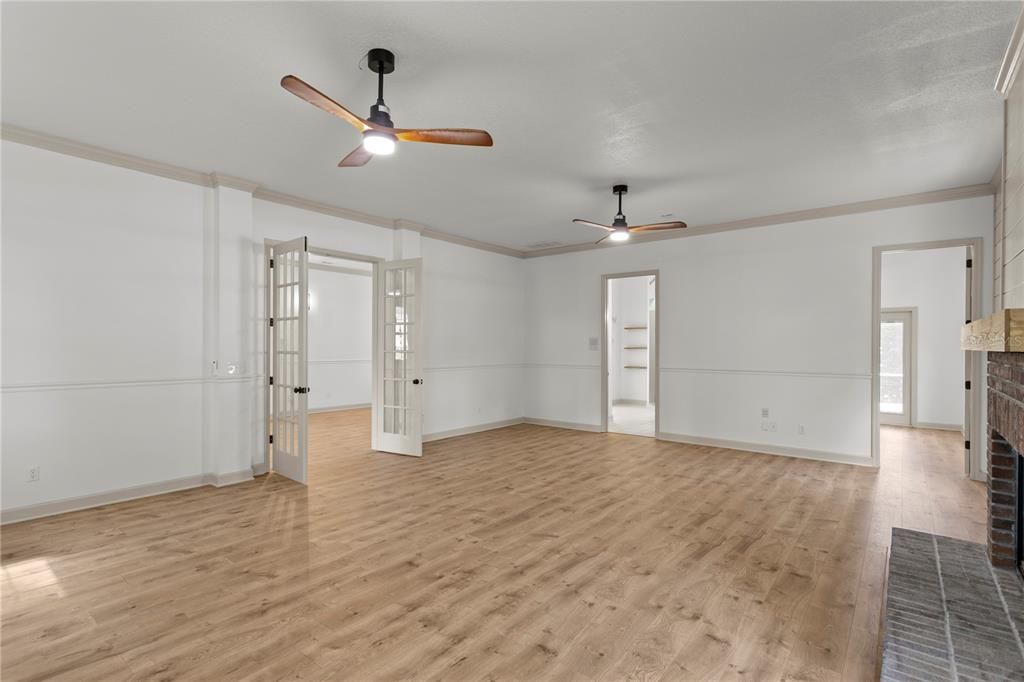 For Sale: $899,000 (4 beds, 3 baths, 4101 Square Feet)