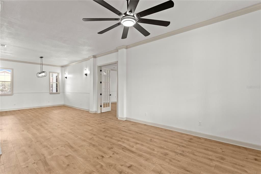 For Sale: $899,000 (4 beds, 3 baths, 4101 Square Feet)