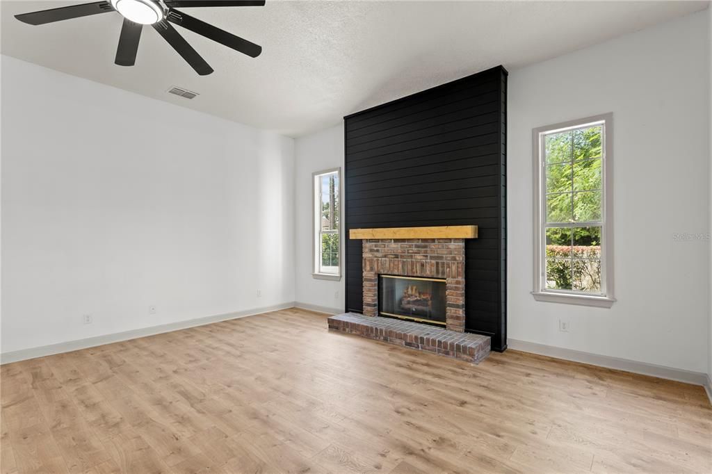 For Sale: $899,000 (4 beds, 3 baths, 4101 Square Feet)