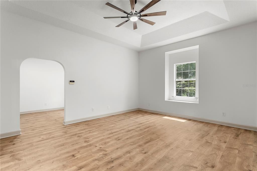 For Sale: $899,000 (4 beds, 3 baths, 4101 Square Feet)