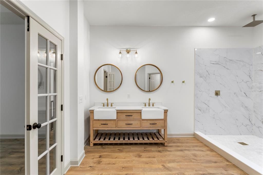 For Sale: $899,000 (4 beds, 3 baths, 4101 Square Feet)