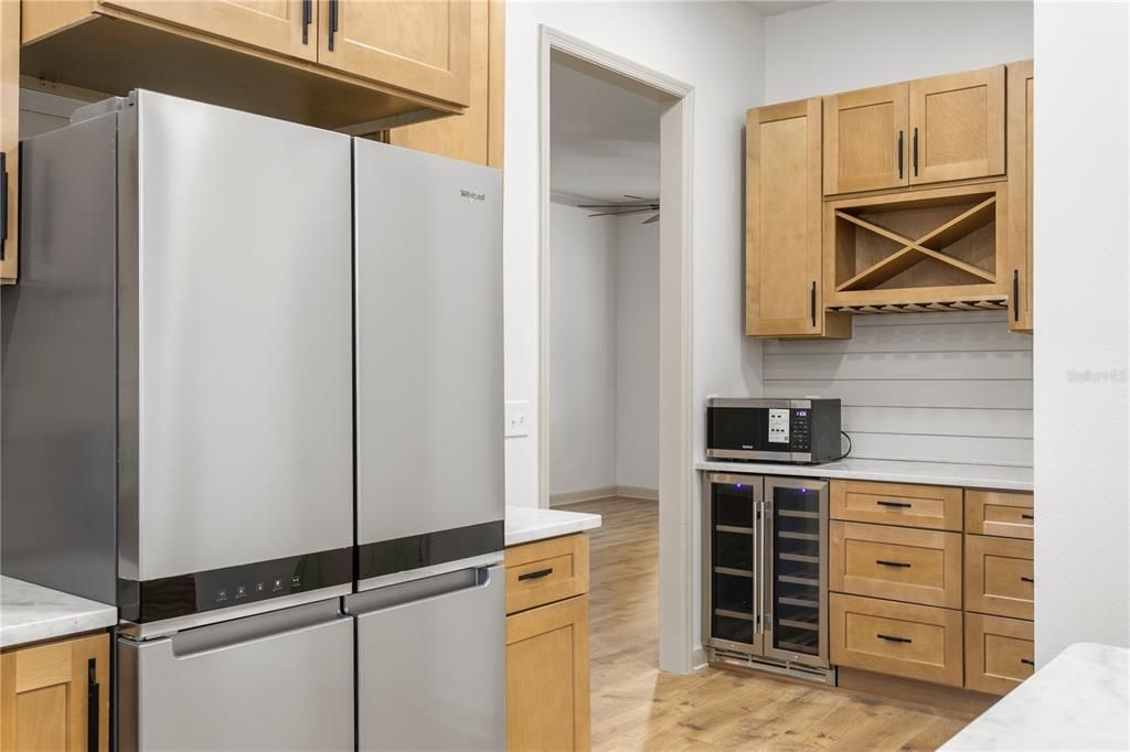 For Sale: $899,000 (4 beds, 3 baths, 4101 Square Feet)