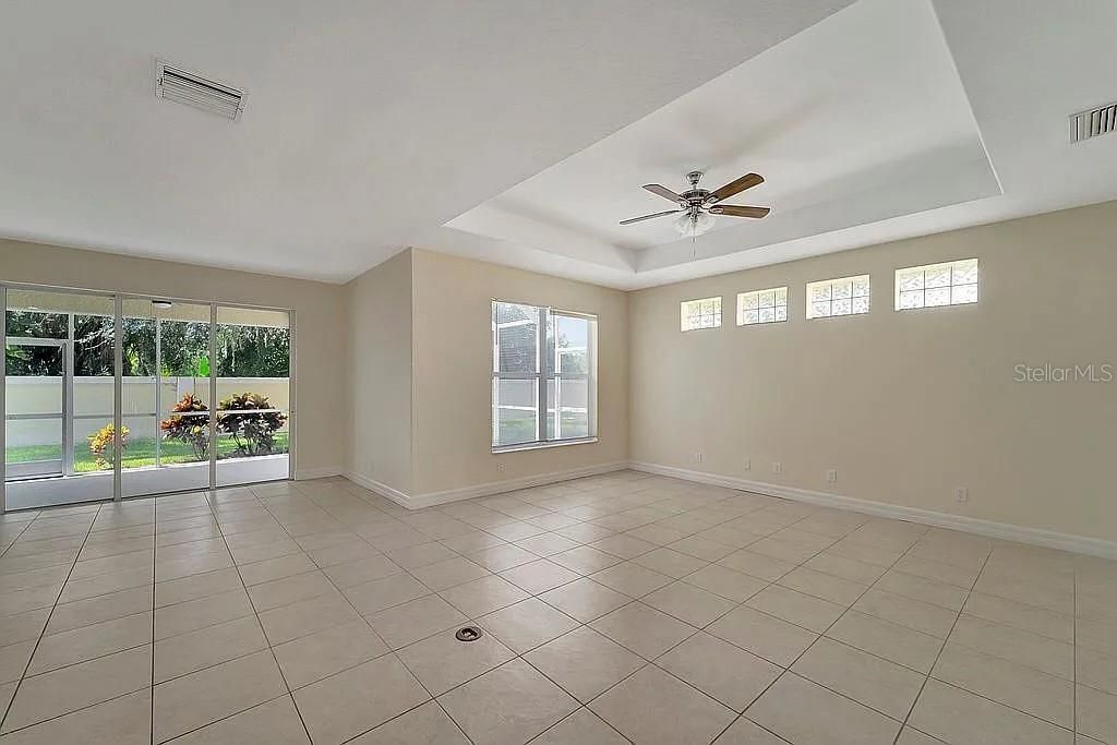 En Venta: $329,900 (3 camas, 2 baños, 2014 Pies cuadrados)