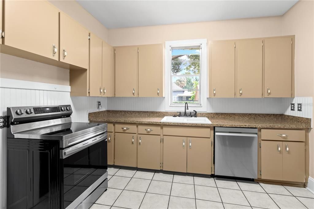For Sale: $475,000 (3 beds, 2 baths, 1781 Square Feet)