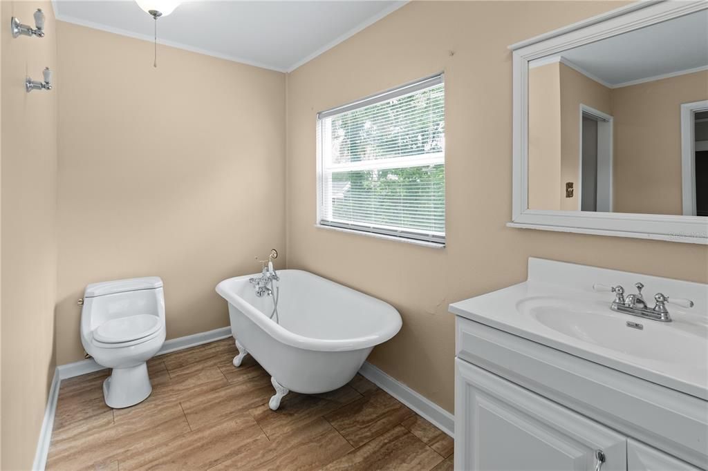 For Sale: $475,000 (3 beds, 2 baths, 1781 Square Feet)