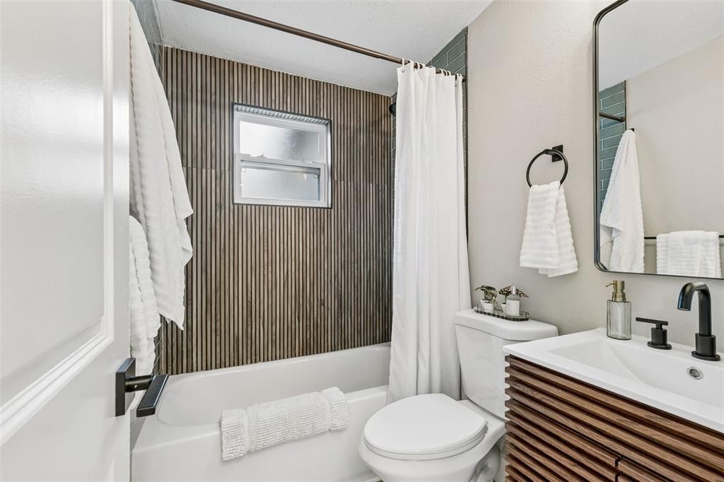На продажу: $319,900 (3 спален, 1 ванн, 874 Квадратных фут)