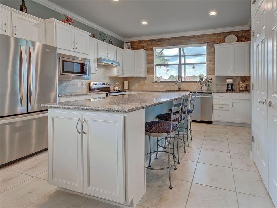 For Sale: $429,000 (2 beds, 2 baths, 1437 Square Feet)