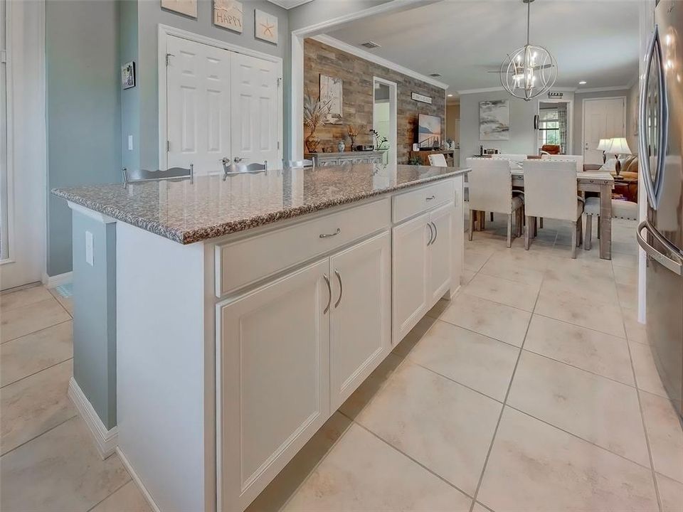 For Sale: $429,000 (2 beds, 2 baths, 1437 Square Feet)
