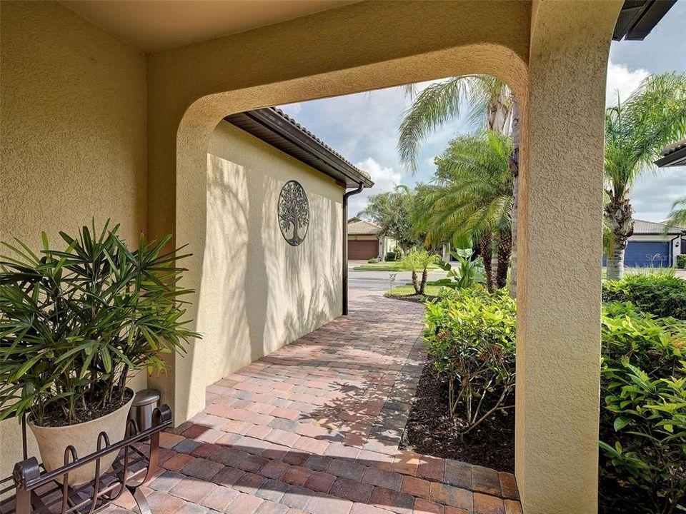 For Sale: $429,000 (2 beds, 2 baths, 1437 Square Feet)
