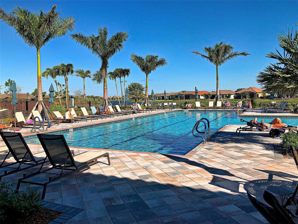 For Sale: $429,000 (2 beds, 2 baths, 1437 Square Feet)