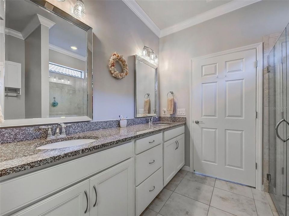 For Sale: $429,000 (2 beds, 2 baths, 1437 Square Feet)