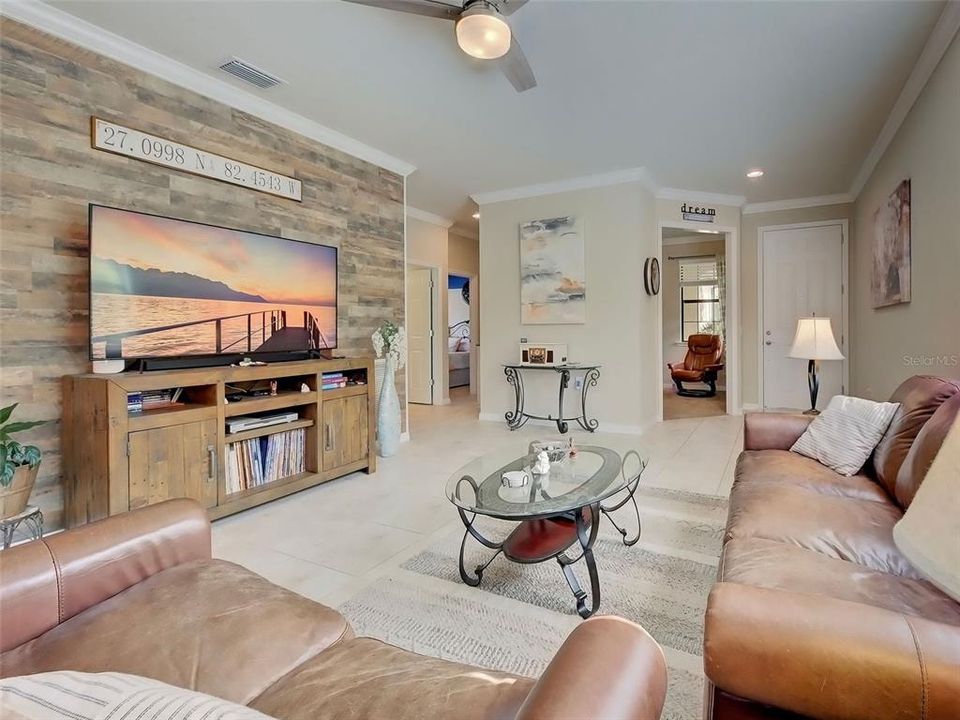 For Sale: $429,000 (2 beds, 2 baths, 1437 Square Feet)