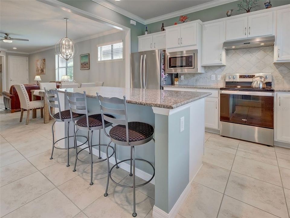 For Sale: $429,000 (2 beds, 2 baths, 1437 Square Feet)