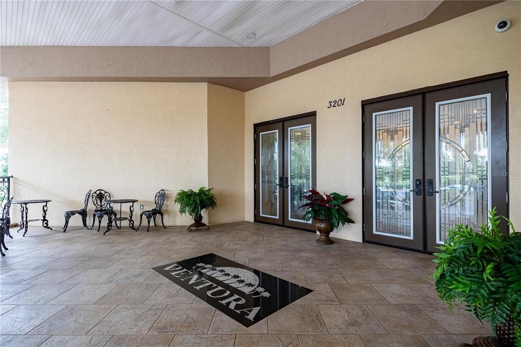 For Sale: $199,700 (2 beds, 2 baths, 1045 Square Feet)
