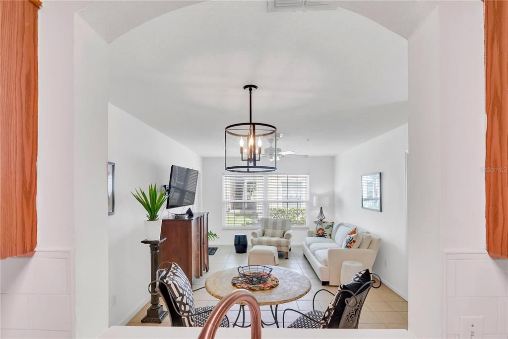 For Sale: $199,700 (2 beds, 2 baths, 1045 Square Feet)