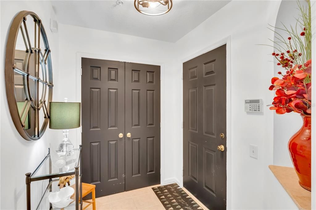 For Sale: $199,700 (2 beds, 2 baths, 1045 Square Feet)