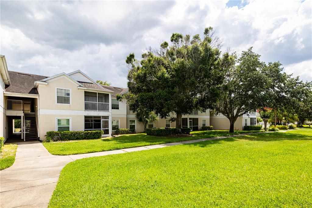For Sale: $199,700 (2 beds, 2 baths, 1045 Square Feet)
