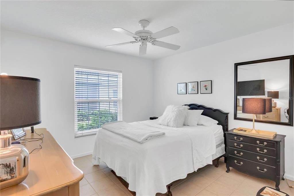 For Sale: $199,700 (2 beds, 2 baths, 1045 Square Feet)