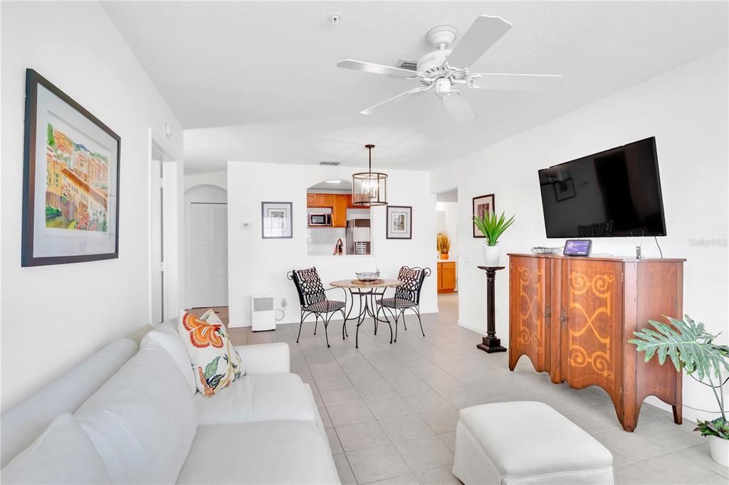 For Sale: $199,700 (2 beds, 2 baths, 1045 Square Feet)