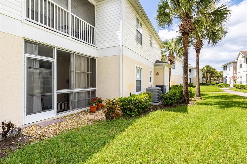 For Sale: $199,700 (2 beds, 2 baths, 1045 Square Feet)