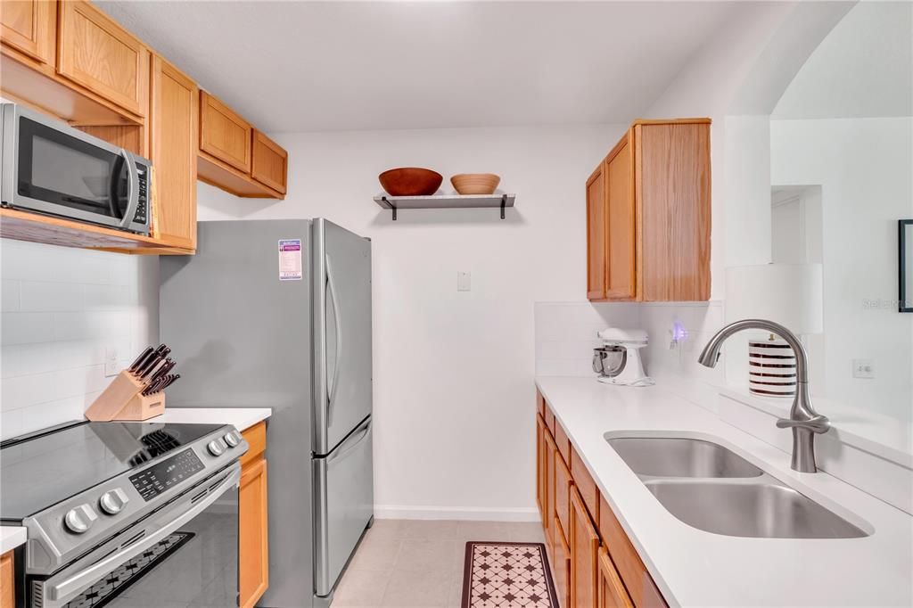 For Sale: $199,700 (2 beds, 2 baths, 1045 Square Feet)