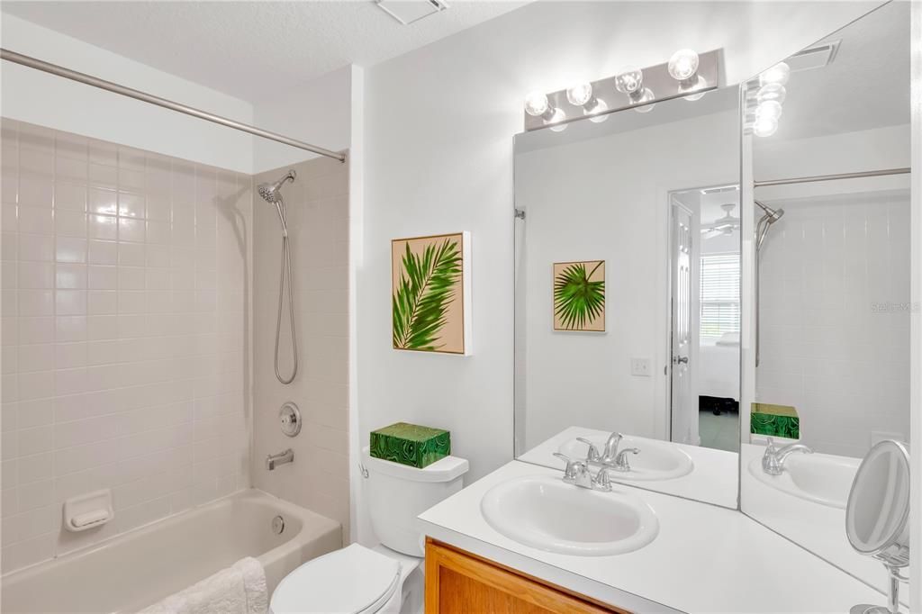 For Sale: $199,700 (2 beds, 2 baths, 1045 Square Feet)