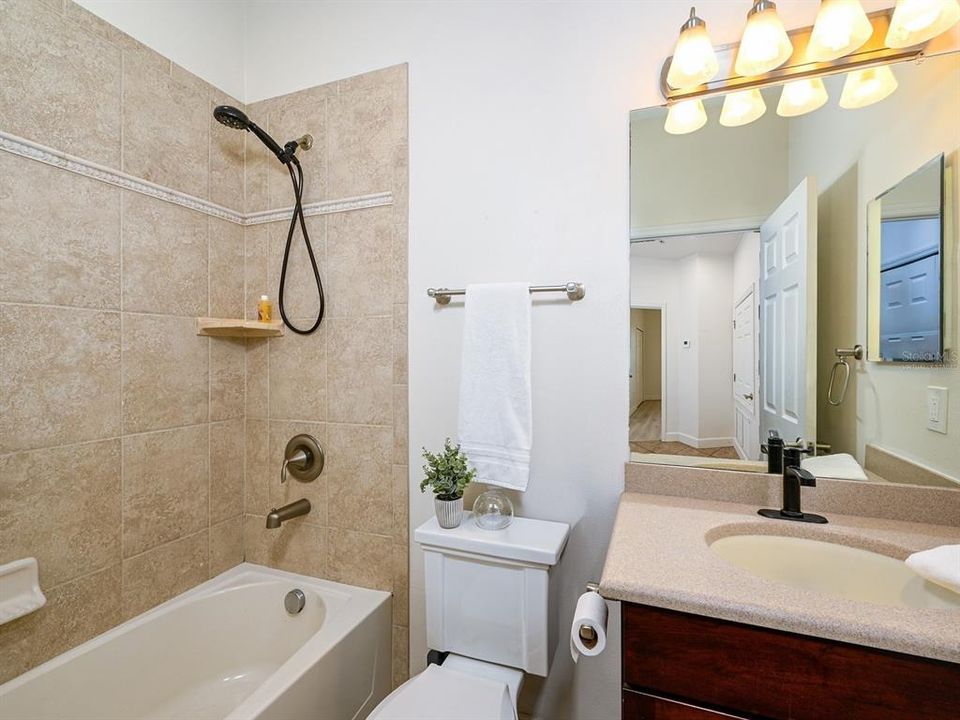 For Rent: $2,000 (3 beds, 2 baths, 1346 Square Feet)