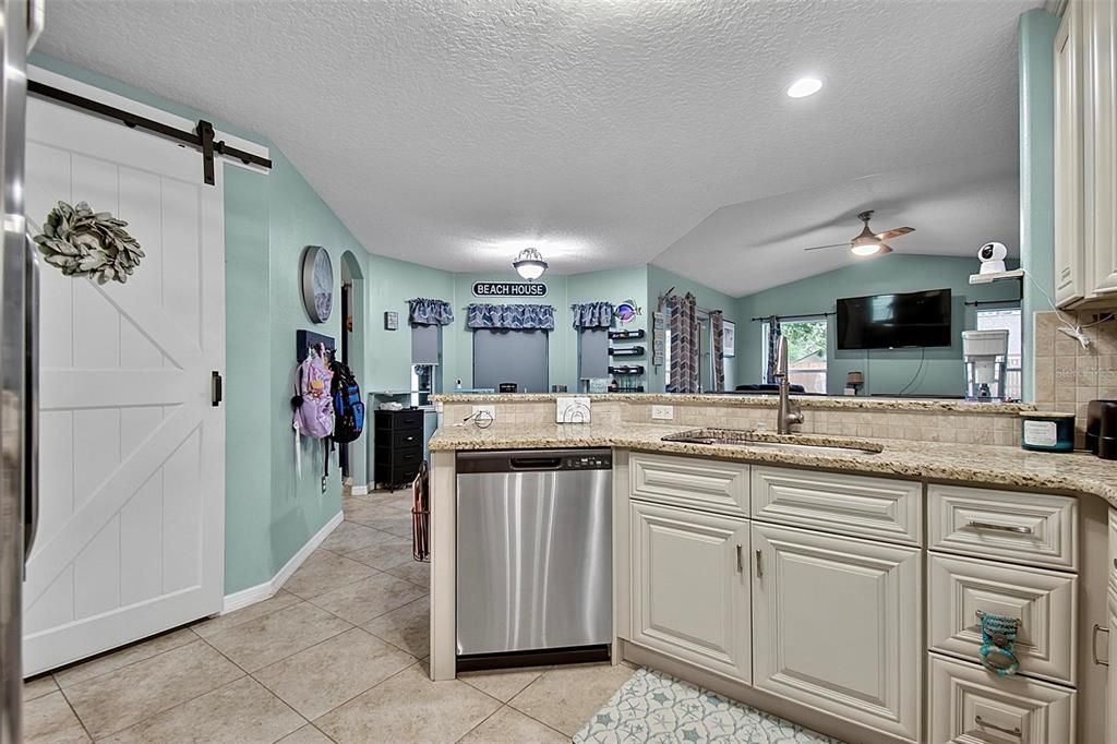 For Sale: $342,900 (3 beds, 2 baths, 1761 Square Feet)