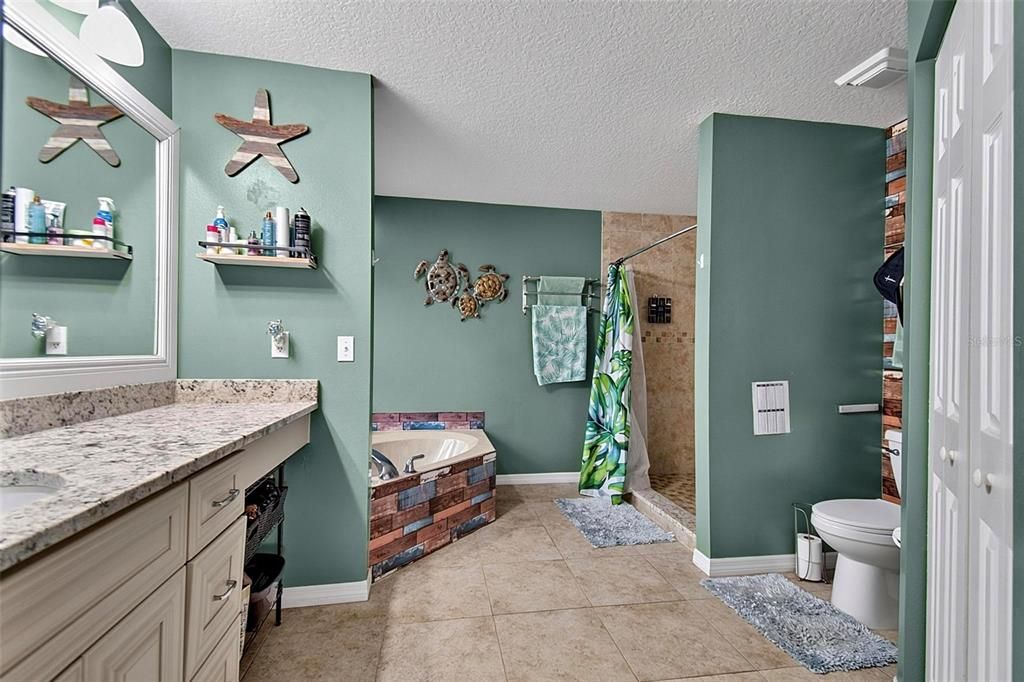 For Sale: $342,900 (3 beds, 2 baths, 1761 Square Feet)