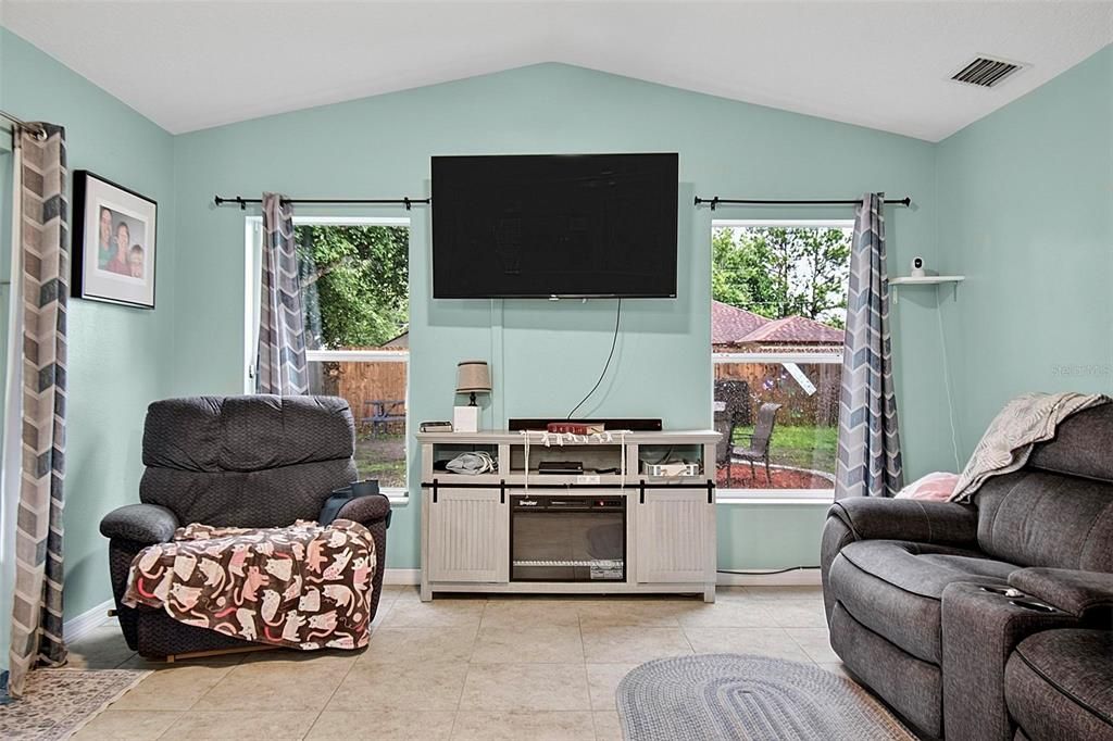 For Sale: $342,900 (3 beds, 2 baths, 1761 Square Feet)