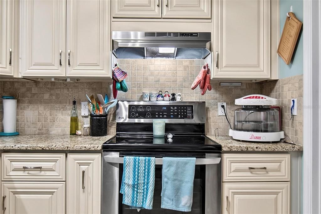 For Sale: $342,900 (3 beds, 2 baths, 1761 Square Feet)
