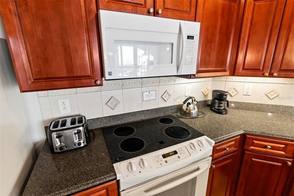 For Sale: $739,900 (3 beds, 3 baths, 1435 Square Feet)