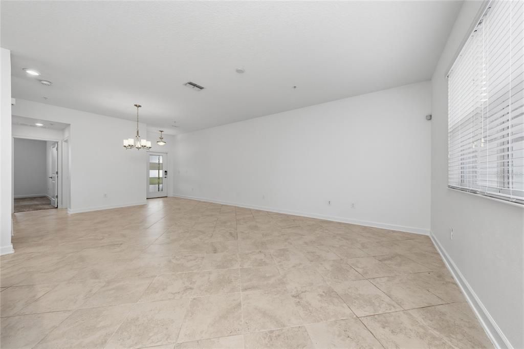 En Venta: $445,000 (4 camas, 2 baños, 1982 Pies cuadrados)