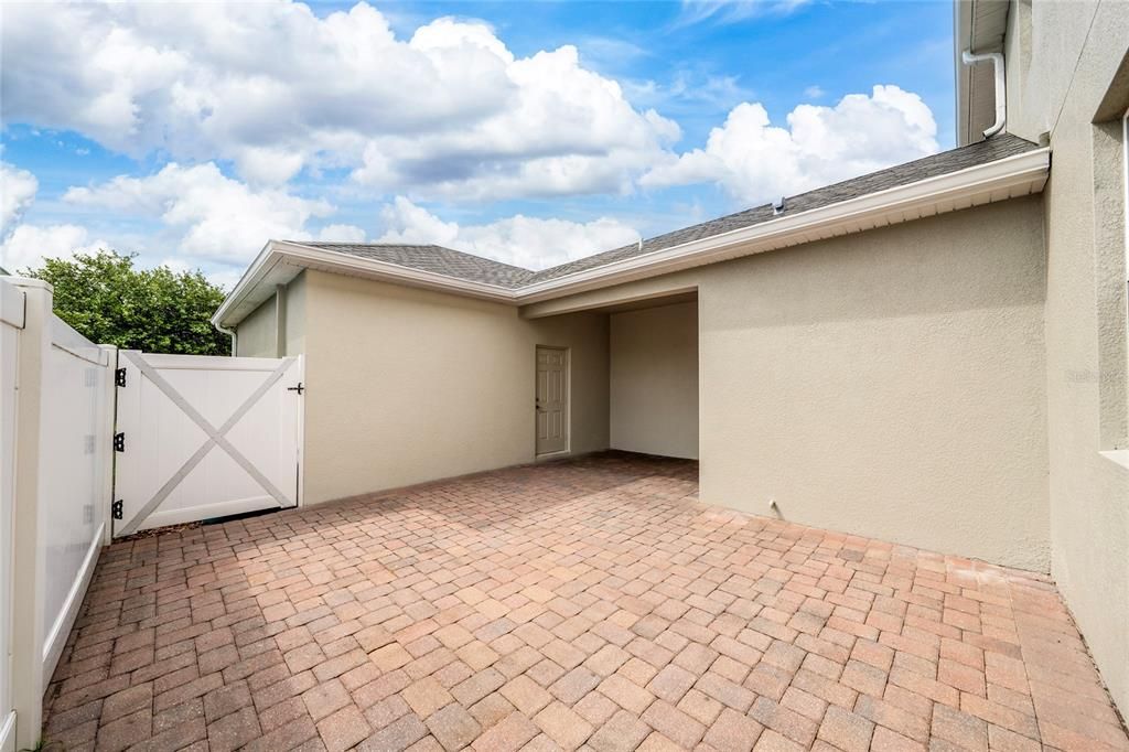 En Venta: $445,000 (4 camas, 2 baños, 1982 Pies cuadrados)