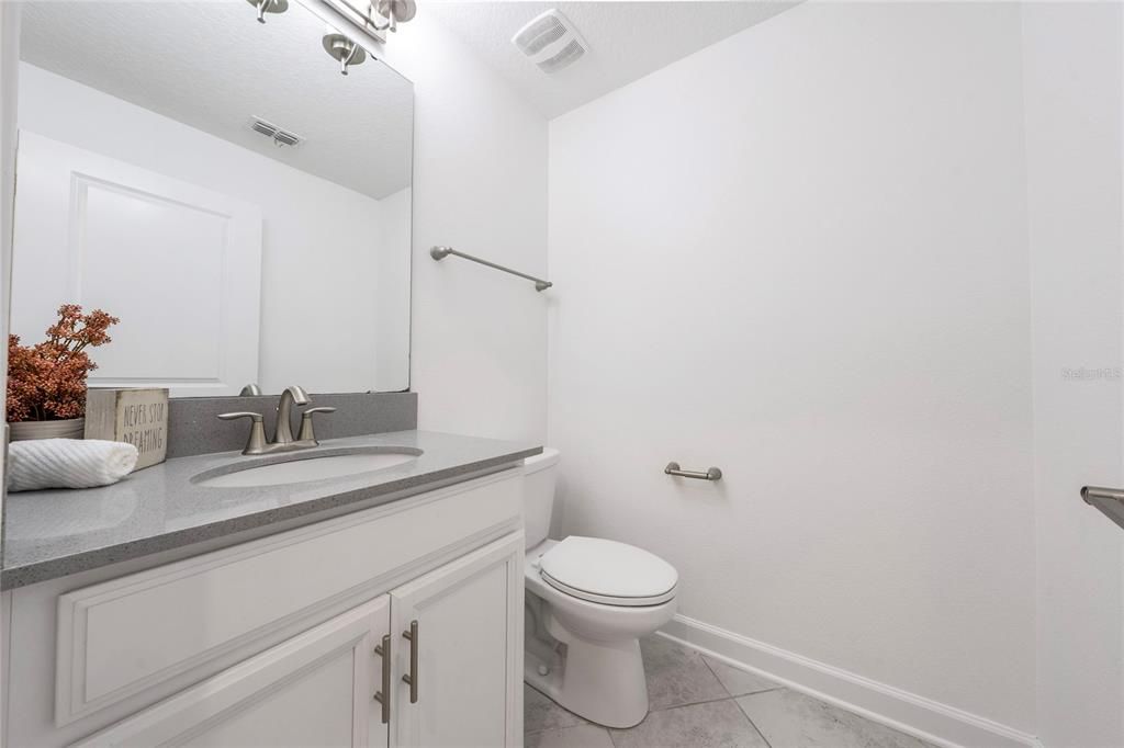 En Venta: $445,000 (4 camas, 2 baños, 1982 Pies cuadrados)