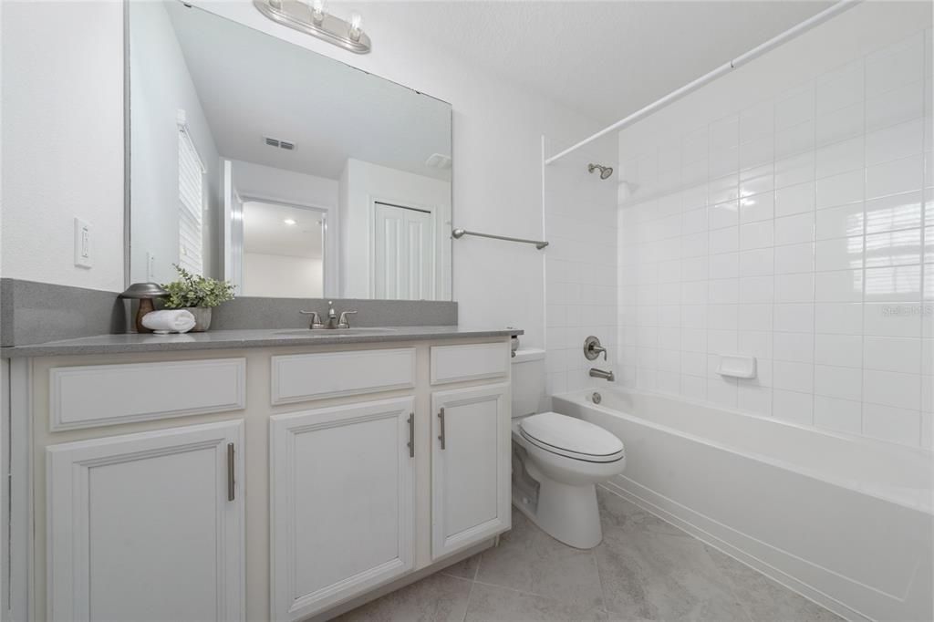 En Venta: $445,000 (4 camas, 2 baños, 1982 Pies cuadrados)