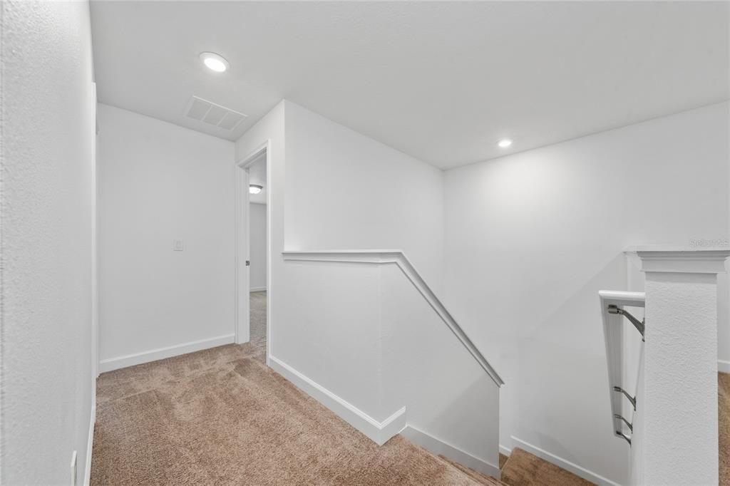 En Venta: $445,000 (4 camas, 2 baños, 1982 Pies cuadrados)