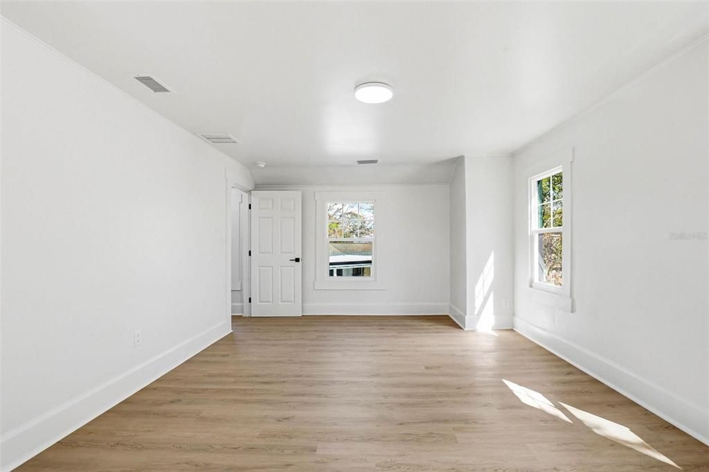 合同活跃: $550,000 (3 贝兹, 2 浴室, 2256 平方英尺)