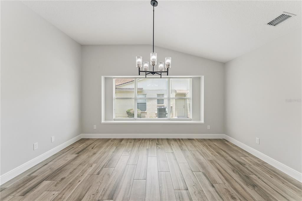 En Venta: $425,000 (3 camas, 2 baños, 1935 Pies cuadrados)