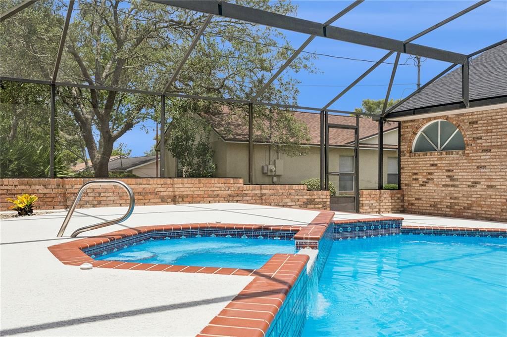 En Venta: $425,000 (3 camas, 2 baños, 1935 Pies cuadrados)