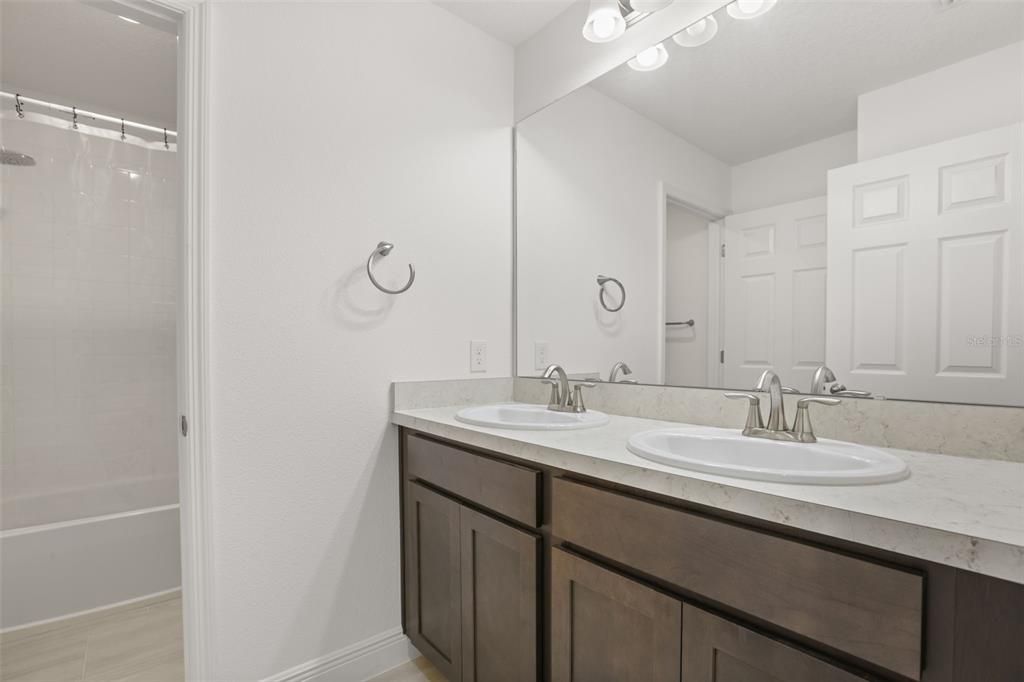 For Sale: $635,000 (5 beds, 3 baths, 4481 Square Feet)