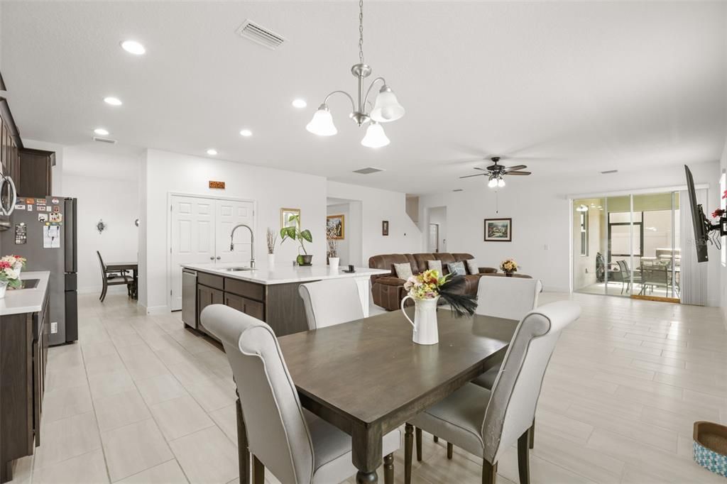 For Sale: $635,000 (5 beds, 3 baths, 4481 Square Feet)