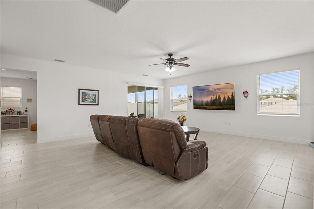 For Sale: $635,000 (5 beds, 3 baths, 4481 Square Feet)