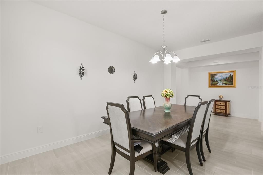 For Sale: $635,000 (5 beds, 3 baths, 4481 Square Feet)