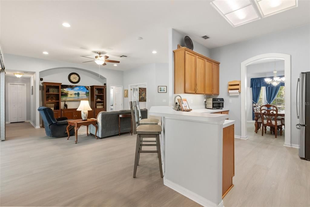 En Venta: $874,000 (4 camas, 3 baños, 2711 Pies cuadrados)