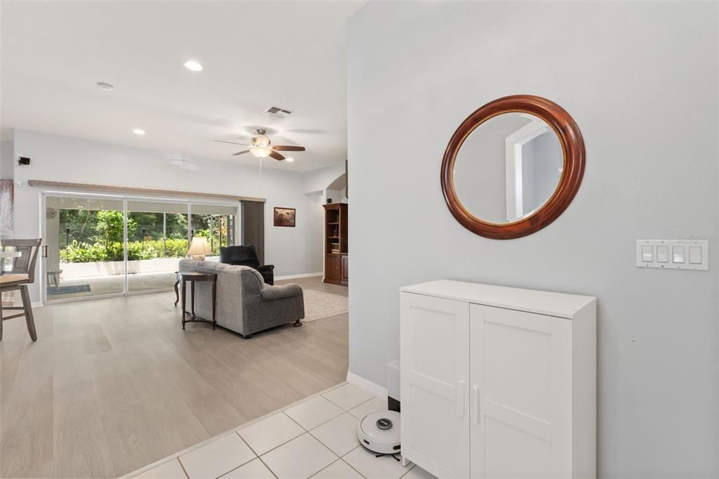 En Venta: $874,000 (4 camas, 3 baños, 2711 Pies cuadrados)